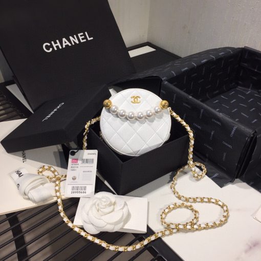 CHANEL Quilted Leather Pearl round Clutch with Chain Cruise 2020. Original Quality Bag including gift box, care book, dust bag, authenticity card. | CRIS&COCO Authentic Quality Designer Bags and Luxury Accessories