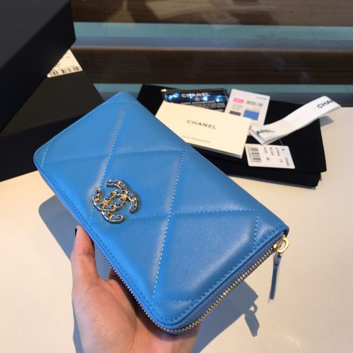 CHANEL 19 Long Zipped Wallet.  Original Quality Wallet including gift box, care book, dust bag, authenticity card. This wallet is practical and amazing; perfect to hold paper money, credit cards and coins. | CRIS&COCO | High quality designer bags and luxury accessories