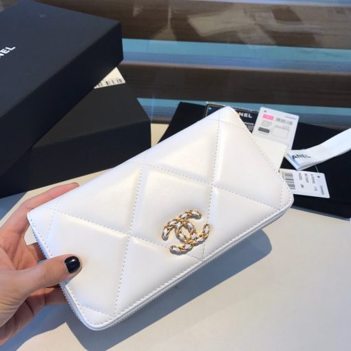 CHANEL 19 Long Zipped Wallet.  Original Quality Wallet including gift box, care book, dust bag, authenticity card. This wallet is practical and amazing; perfect to hold paper money, credit cards and coins. | CRIS&COCO | High quality designer bags and luxury accessories