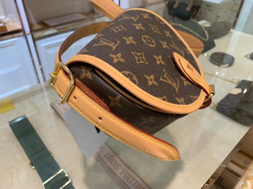 LOUIS VUITTON Tambourin Monogram Crossbody Bag. Original Quality Bag including gift box, care book, dust bag, authenticity card. Nicolas Ghesquière introduces a new version of the versatile and easy-to-wear LOUIS VUITTON Tambourin Monogram Crossbody Bag, made from Monogram canvas and natural cowhide leather. Small and lightweight with a practical inside pocket, this functional bag is ideal for everyday use. It can be worn over the shoulder or cross-body. | CRIS&COCO Authentic Quality Designer Bags and Luxury Accessories