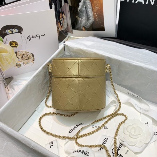 CHANEL Vintage Clutch with Chain. Original Quality Bag including gift box, care book, dust bag, authenticity card. Chanel Clutch with Chain crafted in lambskin & gold-tone metal. Available in two different sizes. | CRIS&COCO Authentic Quality Designer Bags and Luxury Accessories