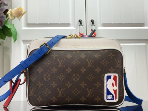 LOUIS VUITTON with NBA NIL Messenger. Original Quality Bag including gift box, care book, dust bag, authenticity card. Part of Virgil Abloh’s collaboration with the NBA, the Nil Messenger is made from Monogram canvas and features a leather NBA logo patch on its side. The bag’s adjustable leather strap ensures carrying comfort while two outside pockets and a back pocket give quick-and-easy access to belongings. | CRIS&COCO Authentic Quality Designer Bags and Luxury Accessories