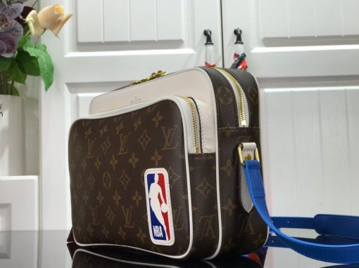 LOUIS VUITTON with NBA NIL Messenger. Original Quality Bag including gift box, care book, dust bag, authenticity card. Part of Virgil Abloh’s collaboration with the NBA, the Nil Messenger is made from Monogram canvas and features a leather NBA logo patch on its side. The bag’s adjustable leather strap ensures carrying comfort while two outside pockets and a back pocket give quick-and-easy access to belongings. | CRIS&COCO Authentic Quality Designer Bags and Luxury Accessories