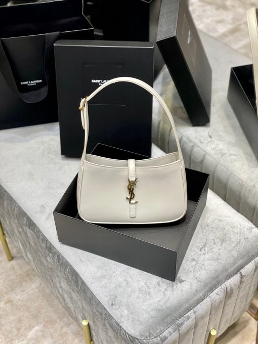 SAINT LAURENT Le 5 à 7 Hobo Bag