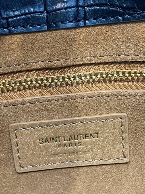 SAINT LAURENT Le 5 à 7 Hobo Bag