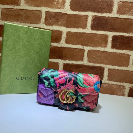 GUCCI GG Marmont Matelassé Super Mini Bag