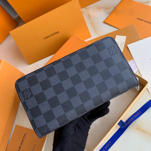 LOUIS VUITTON Zippy Wallet