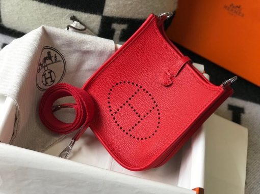 HERMÈS Mini ‘Évelyne’ III 17 Shoulder Bag.