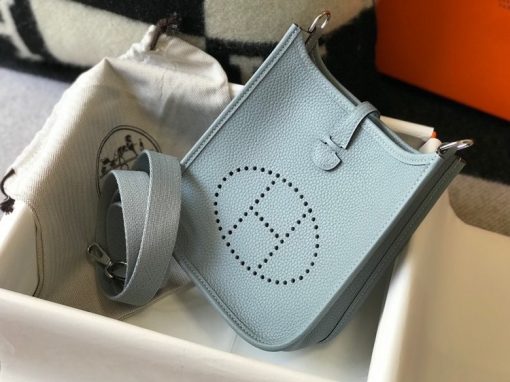 HERMÈS Mini ‘Évelyne’ III 17 Shoulder Bag.