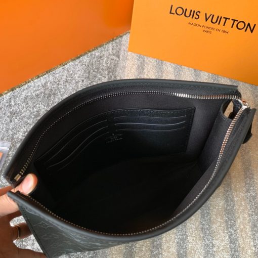 LOUIS VUITTON Pochette Voyage