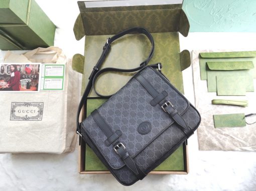 GUCCI GG Supreme Messenger Bag.