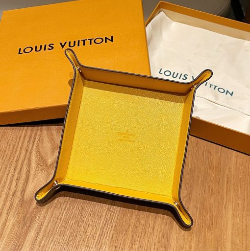 LOUIS VUITTON Monogram Change Tray.