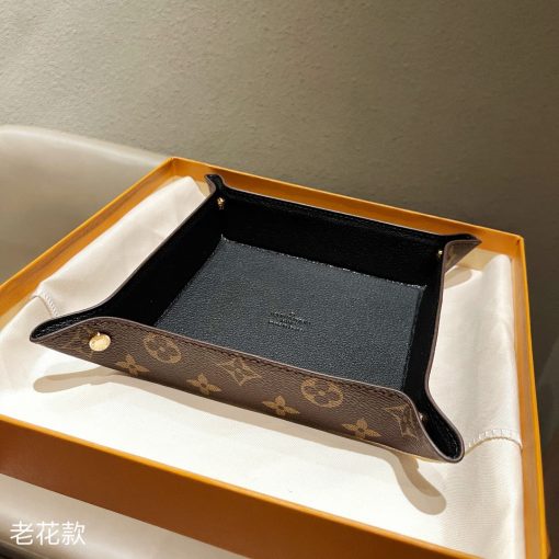 LOUIS VUITTON Monogram Change Tray.