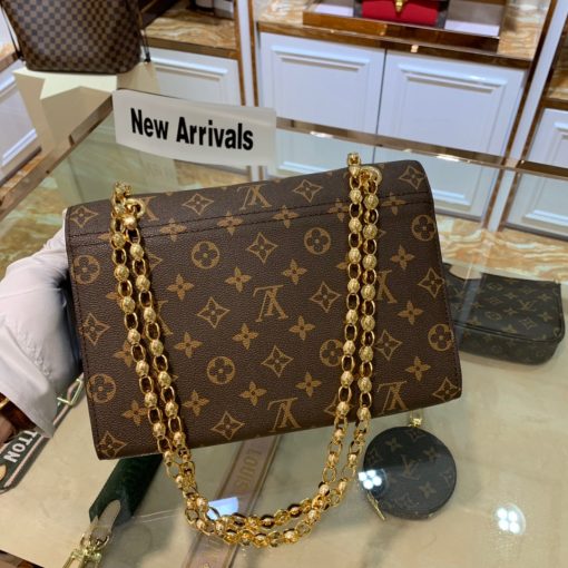 LOUIS VUITTON Victoire Chain Bag.