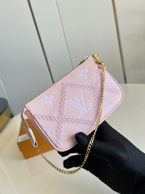 LOUIS VUITTON Mini Pochette Accessoires- Monogram Empreinte Broderies.