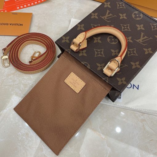 LOUIS VUITTON Petit Sac Plat.