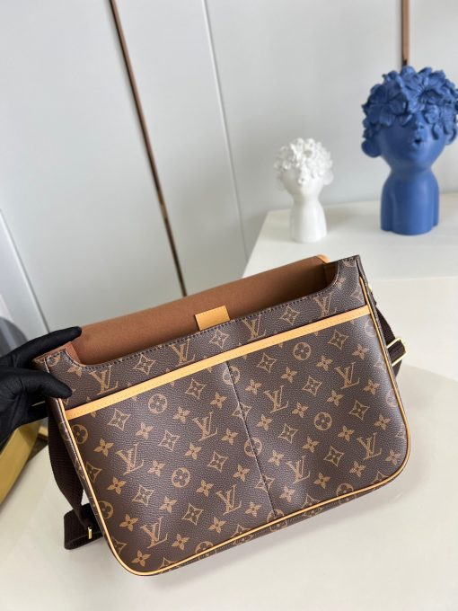 LOUIS VUITTON Bosphore GM Messenger Bag .