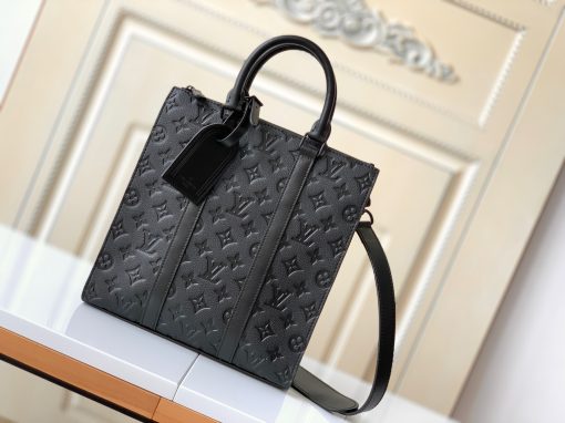 LOUIS VUITTON Sac Plat Cross.