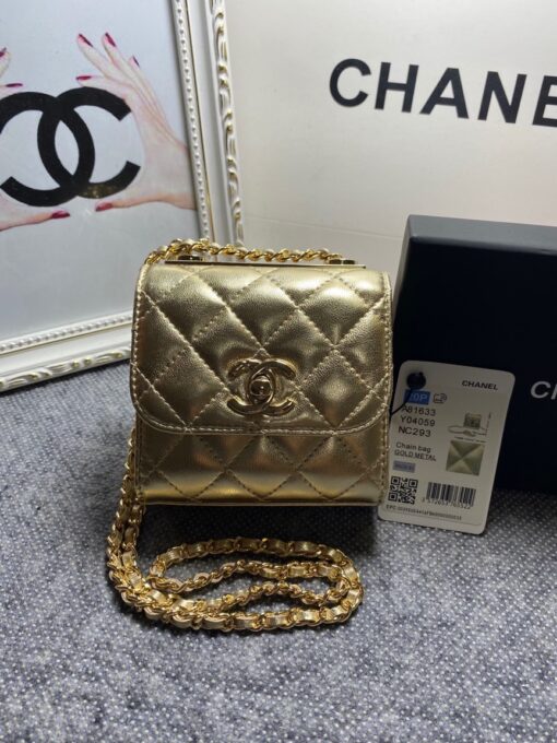 CHANEL Mini CC Clutch with Chain. Authentic Quality Clutch with literature, dust bag, box, CHANEL fabric flower, and authenticity card. This trendy CHANEL CC Clutch with Chain is crafted from quilted lambskin leather, features woven-in leather chain strap, logo metal plate, and aged gold-tone hardware. Its turn-lock closure opens to a black fabric interior with slip pockets. | CRIS&COCO Authentic Quality bags and Accessories