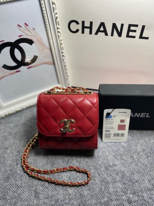 CHANEL Mini CC Clutch with Chain. Authentic Quality Clutch with literature, dust bag, box, CHANEL fabric flower, and authenticity card. This trendy CHANEL CC Clutch with Chain is crafted from quilted lambskin leather, features woven-in leather chain strap, logo metal plate, and aged gold-tone hardware. Its turn-lock closure opens to a black fabric interior with slip pockets. | CRIS&COCO Authentic Quality bags and Accessories