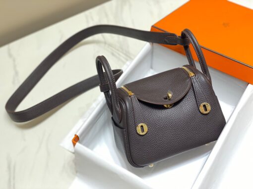 HERMÈS Mini Lindy. High-end quality bag including gift box, literature, dust bag, authenticity card. Maison HERMÈS is elevating the Lindy, with the introduction of the new Mini and is joining the holy Trinity, the Birkin, Kelly, and Constance.| CRIS AND COCO Authentic Quality Luxury Accessories