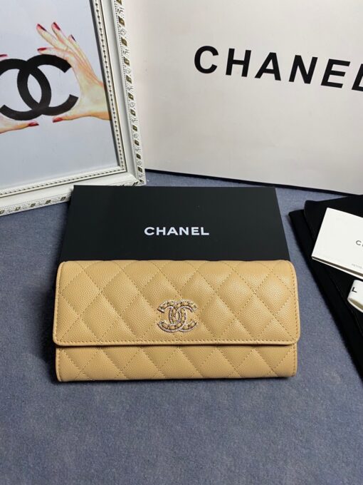 CHANEL CC Logo Flap Wallet. Original Quality Wallet including gift box, care book, dust bag, authenticity card. This latest wallet from CHANEL is crafted in luxurious quilted grained calfskin with a stylish Chanel CC logo. The wallet opens to a leather interior with card slots and a zippered compartment. | CRIS&COCO Authentic Quality Designer Bag and Luxury Accessories