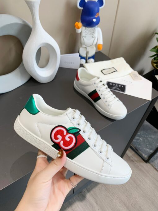 GUCCI Sneaker. Original Quality Sneaker including gift box, care book, dust bag, authenticity card. The classic low-top sneaker in leather with Web detail. These are so great that they would soon become a part of your every day wardrobe. | CRIS&COCO Authentic Quality Designer Bags and Luxury Accessories