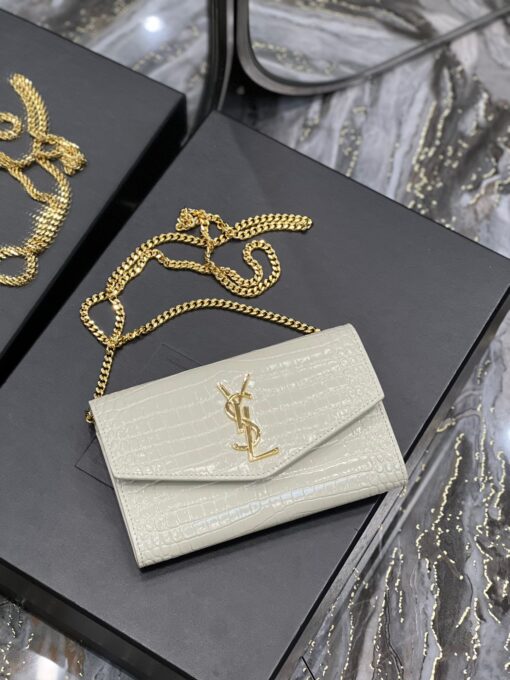 SAINT LAURENT Uptown Chain Wallet. High-End Quality Bag including gift box, care book, dust bag, authenticity card. Mini envelope bag decorated with the cassandre, featuring a removable chain strap for shoulder or hand carry as a clutch. A fragments card case with three card slots is included. | CRIS AND COCO Authentic Quality Luxury Accessories