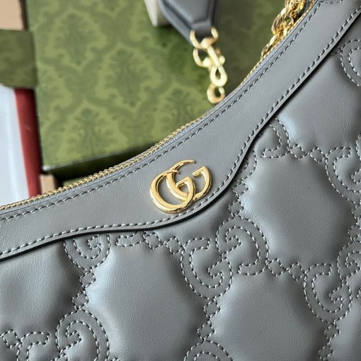 GUCCI GG Matelassé Handbag. Original Quality Bag including gift box, care book, dust bag, authenticity card. Matelassé leather is a signature material of the House, thanks to its super soft finish. The textured GG motif defines a selection of handbags, including this leather bag. The Double G hardware decorates the front, continuing the logo feel of the design.