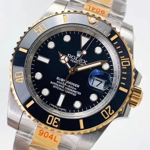 ROLEX Submariner. Best quality watch including gift box, literature, dust bag, authenticity card. Rolex presents Oyster Perpetual Submariner watch that exemplify the historic links between Rolex and the world of diving. This timepiece is highlighted by the light reflections from the case sides and lugs – and fitted on a remodeled bracelet. Water-resistant. Japanese movement.