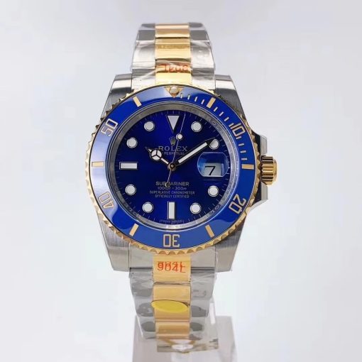 ROLEX Submariner. Best quality watch including gift box, literature, dust bag, authenticity card. Rolex presents Oyster Perpetual Submariner watch that exemplify the historic links between Rolex and the world of diving. This timepiece is highlighted by the light reflections from the case sides and lugs – and fitted on a remodeled bracelet. Water-resistant. Japanese movement.