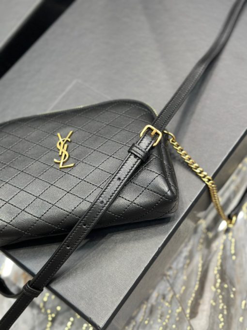 SAINT LAURENT Gaby Chain Pouch. Original Quality Bag including gift box, care book, dust bag, authenticity card. Crafted from lambskin leather this Gaby zipped pouch decorated with the Cassandre and Carré-quilted overstitching.