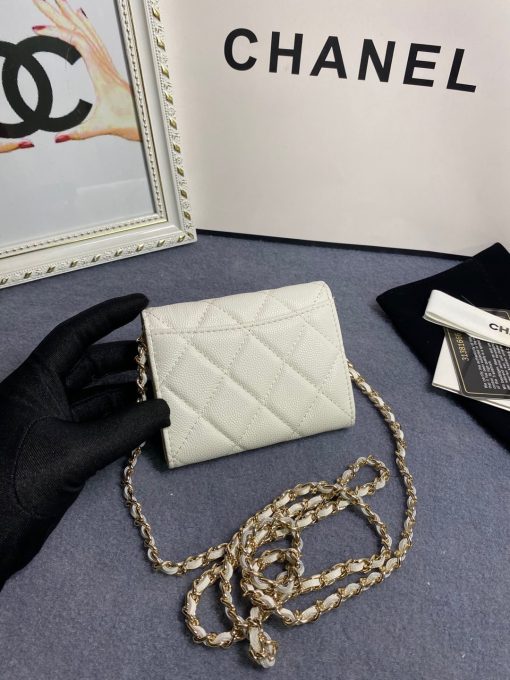 CHANEL Classic Mini Clutch With Chain. Original Quality Bag including gift box, care book, dust bag, authenticity card. The Chanel Classic Mini Clutch is the true authentic beauty because it resembles the Classic Flap Bag. It’s also the mini version of the Clutch With Chain Bag. This Mini Clutch is really tiny. But tiny has its advantage because it can be used in numerous ways. Especially this handbag as it comes with a long chain for shoulder carry. This one can be used as an extra wallet inside your bag. At night it can be carried as an adorable evening accessory.