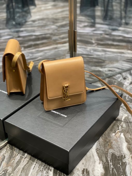 SAINT LAURENT Kaia North/South Shoulder Bag. Original Quality Bag including gift box, care book, dust bag, authenticity card. Saint Laurent's Kaia shoulder bag is named after model Kaia Gerber and was first introduced during the SS20 collection. Finished with refined gold-tone details, this elongated North/South iteration fastens with a magnetic closure and can be worn across the body or on the shoulder thanks to its adjustable strap.