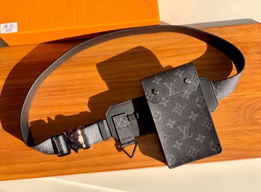 LOUIS VUITTON Daily Multi Pocket Belt. Original Quality Belt including gift box, care book, dust bag, authenticity card. Functional design and impeccable craftsmanship blend seamlessly in the Daily Multi Pocket 30mm Belt. Inspired by the utility trend, this striking piece features removable pouches plus a key holder for maximum practicality. Finished in iconic Monogram canvas, the belt is topped with a gold-colour ardillon buckle, engraved with the Monogram pattern for a refined touch. If you are looking for a utilitarian piece to hold all your purely essential items, this belt is the perfect option. It looks amazing, and it is a convenient alternative for toting around your necessary items. Talk about hands-free!