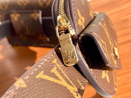 LOUIS VUITTON Daily Multi Pocket Belt. Original Quality Belt including gift box, care book, dust bag, authenticity card. Functional design and impeccable craftsmanship blend seamlessly in the Daily Multi Pocket 30mm Belt. Inspired by the utility trend, this striking piece features removable pouches plus a key holder for maximum practicality. Finished in iconic Monogram canvas, the belt is topped with a gold-colour ardillon buckle, engraved with the Monogram pattern for a refined touch. If you are looking for a utilitarian piece to hold all your purely essential items, this belt is the perfect option. It looks amazing, and it is a convenient alternative for toting around your necessary items. Talk about hands-free!