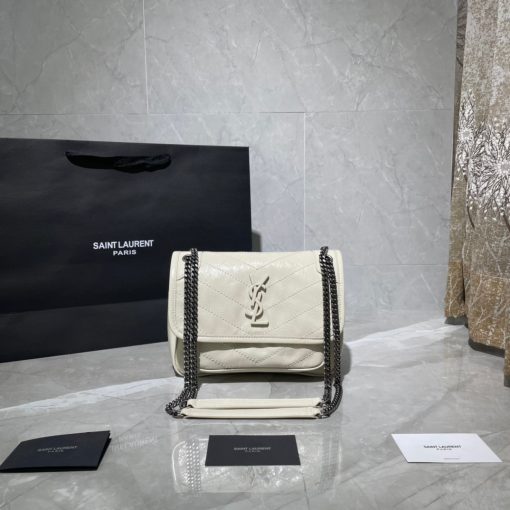 SAINT LAURENT Niki Baby in Crinkled Vintage Leather. Original Quality Bag including gift box, care book, dust bag, authenticity card. This bag is much more than a shoulder bag. It’s practical, elegant and modern. The chain really adds a nice finishing touch to it. The center comes with the signature YSL logo, which makes the bag very classy. The crinkled leather is eye-catching and creates a nice texture for the luxury experience. SAINT LAURENT monogram bag featuring a relaxed shape, a rectangular body, a quilted effect, a fold over top with magnetic closure, a front logo plaque, a main internal compartment, an internal zipped pocket, a front slip pocket and a leather convertible shoulder strap.