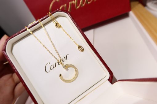 CARTIER Juste Un Clou Necklace. Original Quality Necklace including gift box, care book, dust bag, authenticity card. Cartier’s Juste un Clou collection dates back to the carefree 1970s, but its avant-garde approach is distinctly modern. It’s defined by a repurposing of the nail within the context of fine jewellery – a move that offers a sublime take on the ordinary with an outrageous edge. This necklace is crafted from vermeil gold and set with brilliant-cut stones, taking it far away from its humble inspiration.