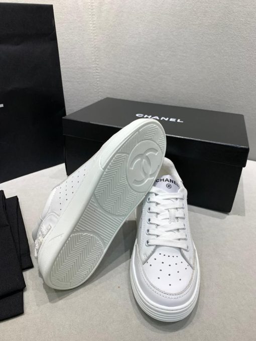 CHANEL Trainers in calfskin with Sequins. Original Quality Sneakers with gift box, booklet, and authenticity card.