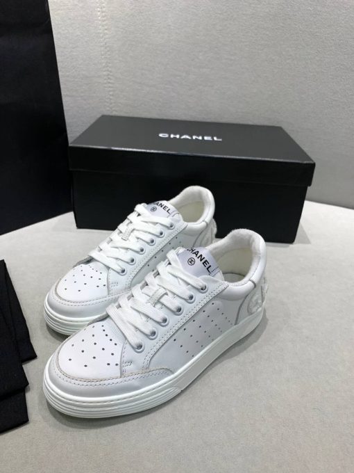 CHANEL Trainers in calfskin with Sequins. Original Quality Sneakers with gift box, booklet, and authenticity card.