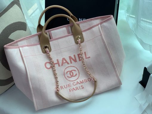 CHANEL Large Deauville Shopping Bag 2021. Authentic quality bag including gift box, booklet, dust bag, authenticity card. The CHANEL Deauville tote matured to a signature CHANEL bag. The bestseller Deauville often appears in seasonal launches in unexpected colors and materials. On the CHANEL website, Chanel calls it the Shopping Bag, but if you walk into a CHANEL boutique and ask for the Deauville, you will be directed to this tote bag.