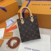 LOUIS VUITTON Petit Sac Plat.