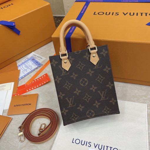 LOUIS VUITTON Petit Sac Plat.