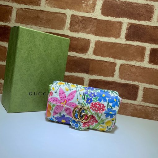 GUCCI GG Marmont Matelassé Super Mini Bag