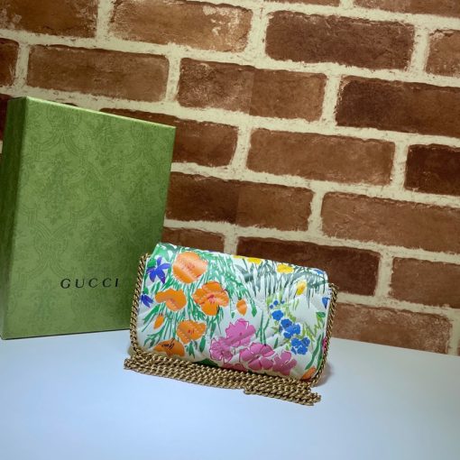 GUCCI GG Marmont Matelassé Super Mini Bag