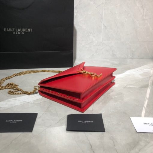 SAINT LAURENT Cassandra Monogram Chain Bag. Original Quality Bag including gift box, literature, dust bag, authenticity card. This Cassandra shoulder bag is a masterclass in refined elegance. Crafted in calf leather, it's punctuated with metal-tone hardware including purse feet to keep it in pristine condition. Whether you wear it over one shoulder or carried in-hand is up to you.