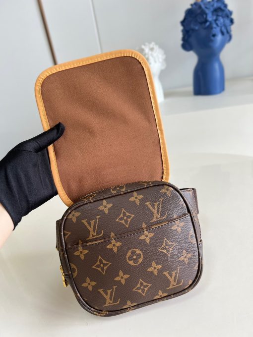 LOUIS VUITTON Bosphore Belt Bag