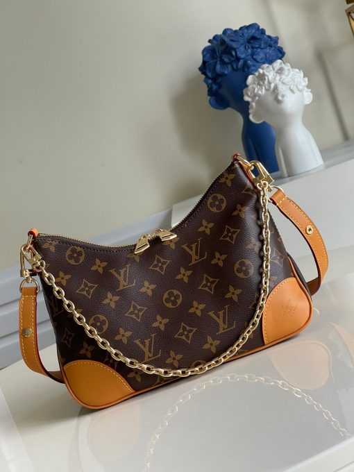 LOUIS VUITTON Boulogne Handbag. Original Quality Bag including gift box, care book, dust bag, authenticity card. The versatile Boulogne handbag is made from classic Monogram canvas and features a removable strap, enabling cross-body, long-shoulder and short-shoulder carry. Without its strap, the Boulogne becomes a small chain bag or clutch for more formal occasions. It has a double-zip opening and an inside flat pocket large enough for an iPhone 12 Pro.