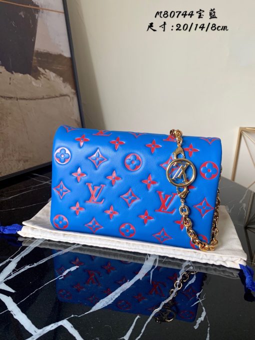 LOUIS VUITTON Pochette Coussin