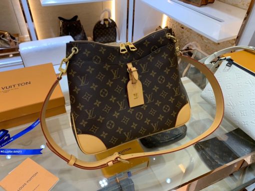 LOUIS VUITTON Odéon Shoulder Bag. Original Quality Bag including gift box, care book, dust bag, authenticity card. For Fall-Winter 2020, Louis Vuitton introduces the new Odéon, a stylish and functional shoulder bag. Reinforced leather corners and Monogram canvas give this practical bag a retro charm. An adjustable leather strap allows shoulder or crossbody carry. The two zipper pulls enable easy opening and closing, for quick access to belongings inside.